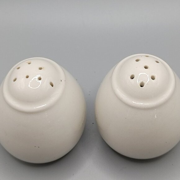 Oval Shapped Salt and Pepper Shakers - Picture 2 of 4